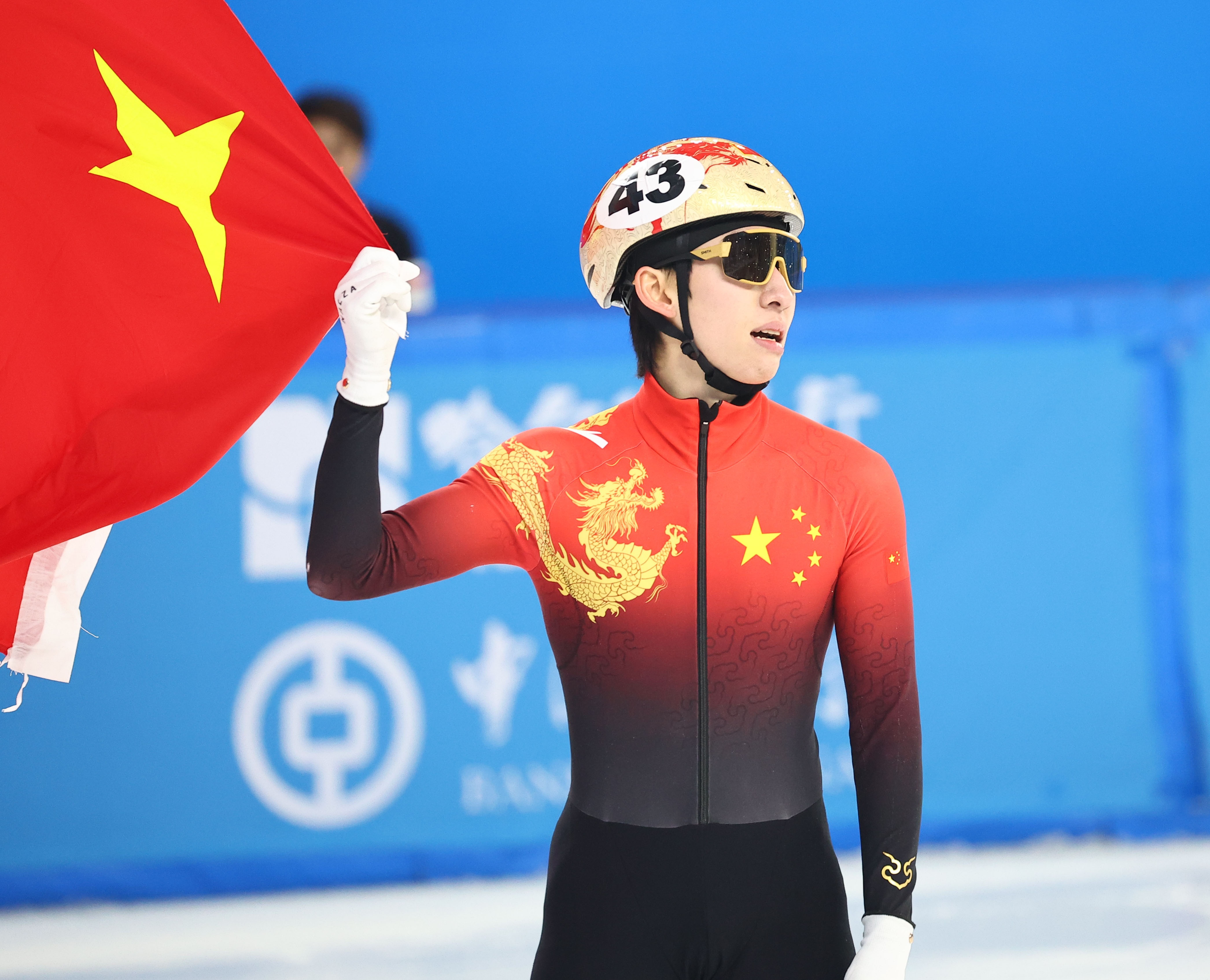 😧韩媒质疑判罚：孙龙推林孝埈是违规行为，应取消林孝埈金牌