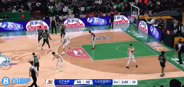 👍值得表扬！张镇麟拼命追防基兹林克扣篮&落地还有保护动作